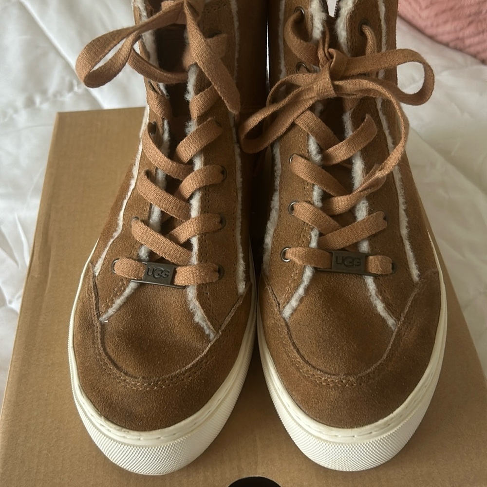 UGG Nuray sneaker size 7.5